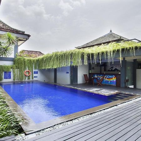 โฮเต็ล ยานี Hotel Pesanggaran ภายนอก รูปภาพ