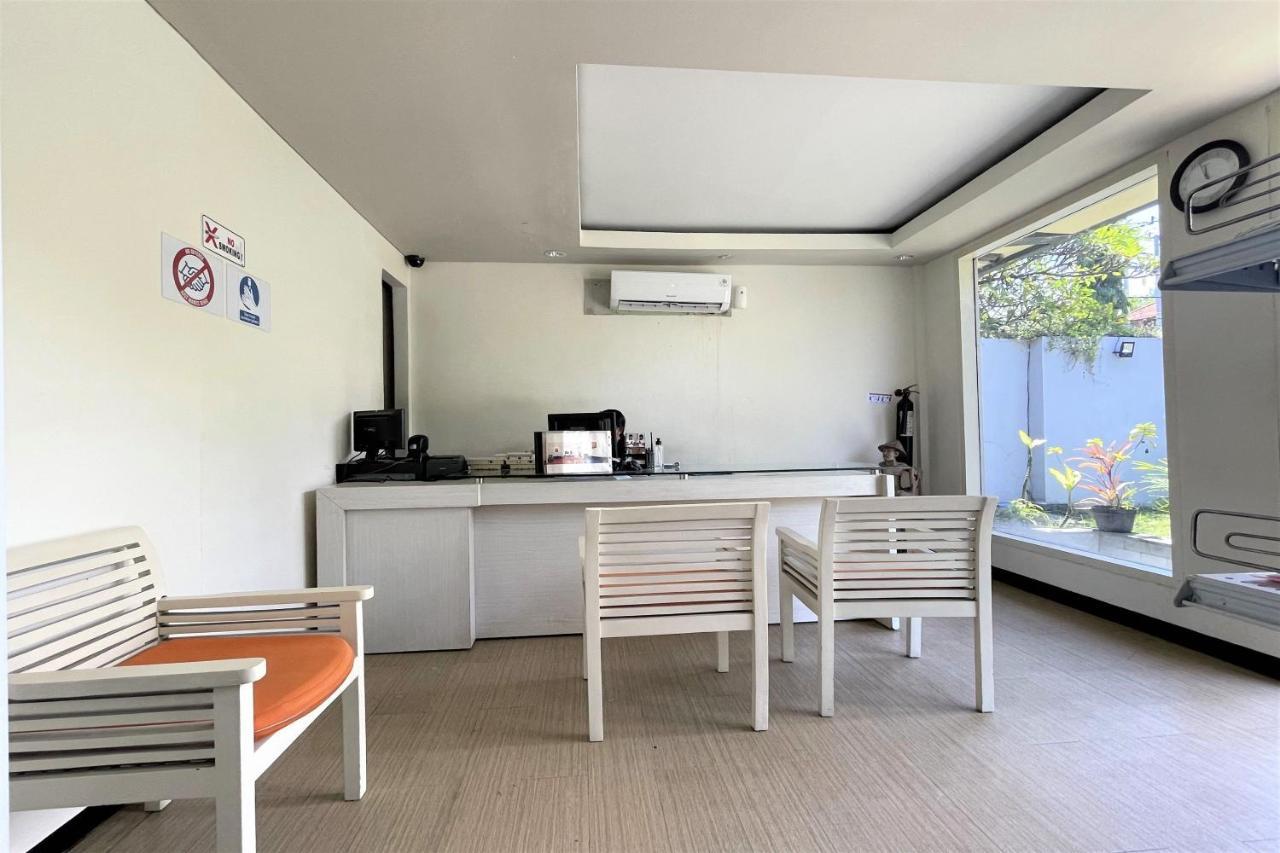 โฮเต็ล ยานี Hotel Pesanggaran ภายนอก รูปภาพ