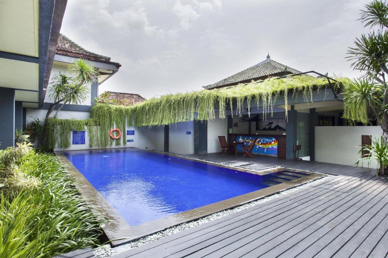 โฮเต็ล ยานี Hotel Pesanggaran ภายนอก รูปภาพ