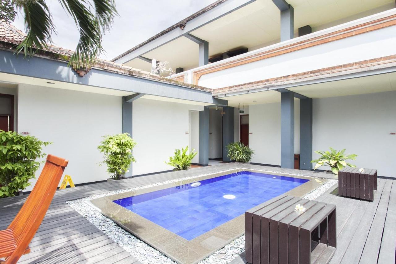 โฮเต็ล ยานี Hotel Pesanggaran ภายนอก รูปภาพ
