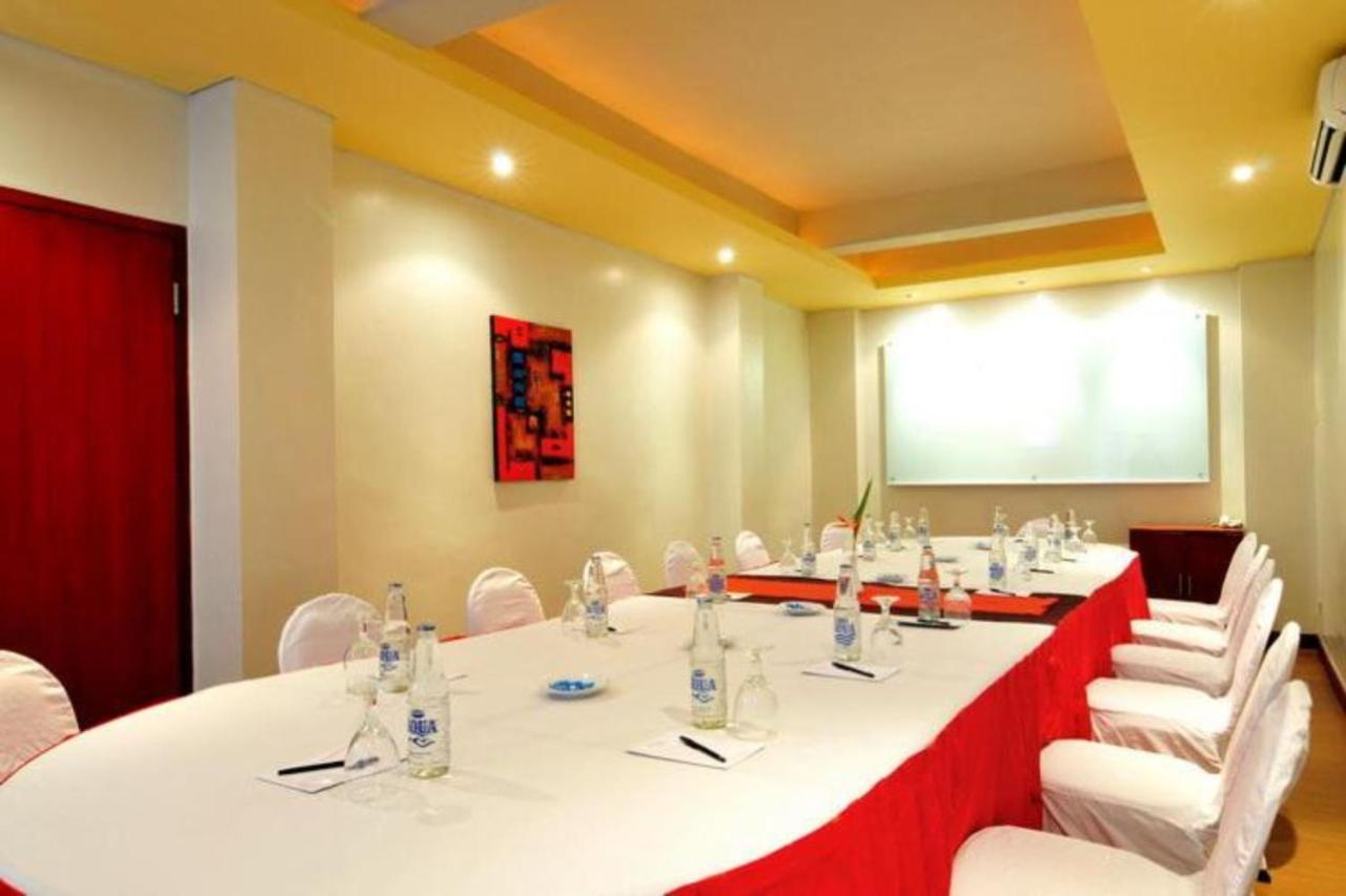 โฮเต็ล ยานี Hotel Pesanggaran ภายนอก รูปภาพ