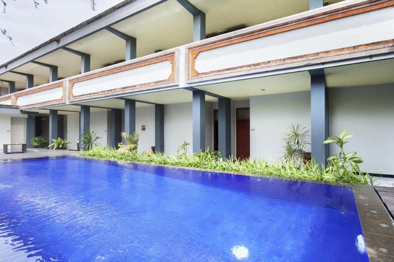 โฮเต็ล ยานี Hotel Pesanggaran ภายนอก รูปภาพ
