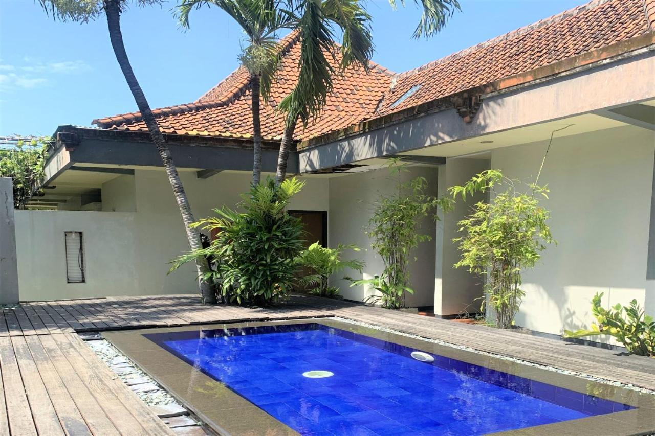 โฮเต็ล ยานี Hotel Pesanggaran ภายนอก รูปภาพ