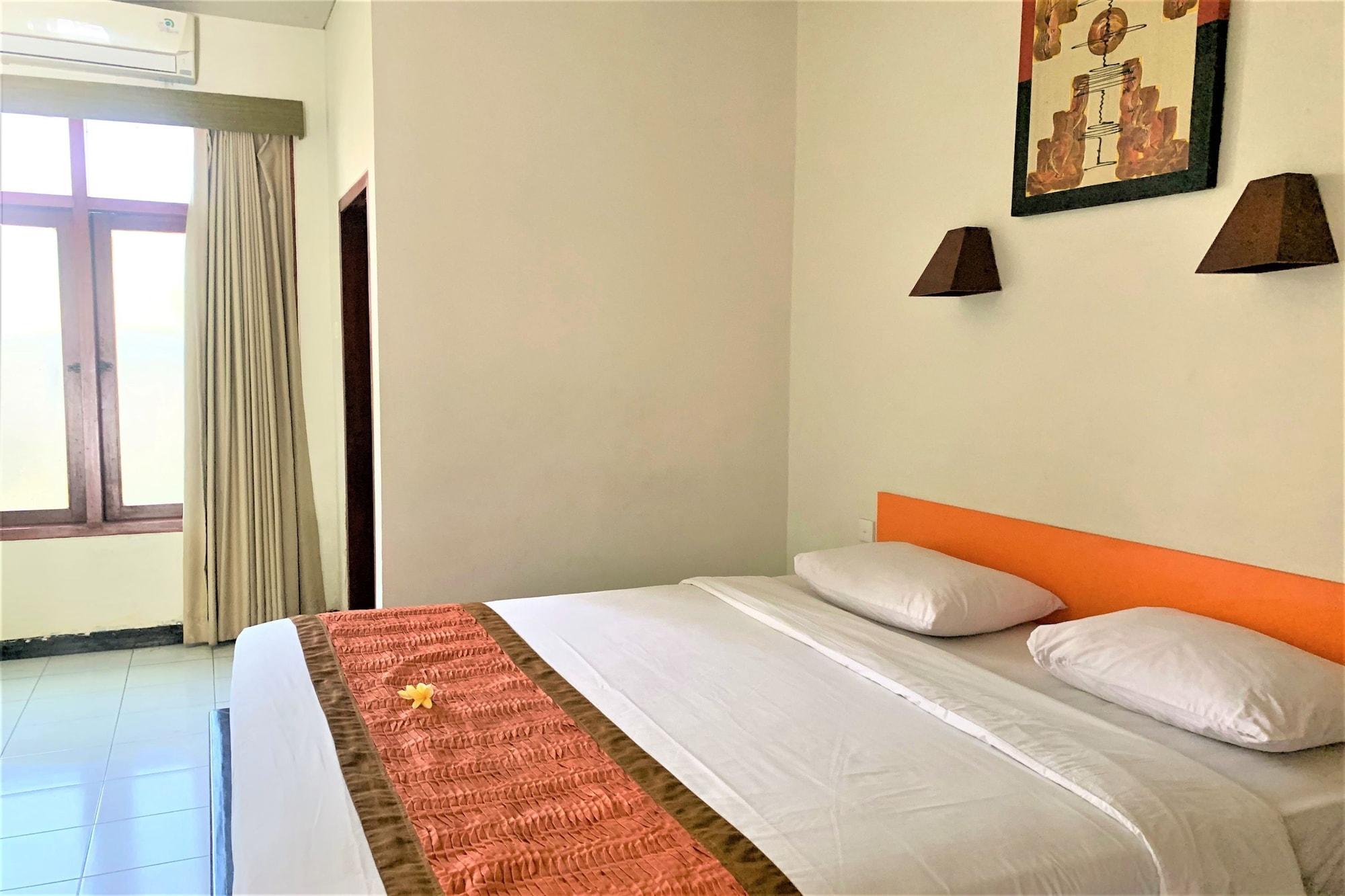 โฮเต็ล ยานี Hotel Pesanggaran ภายนอก รูปภาพ