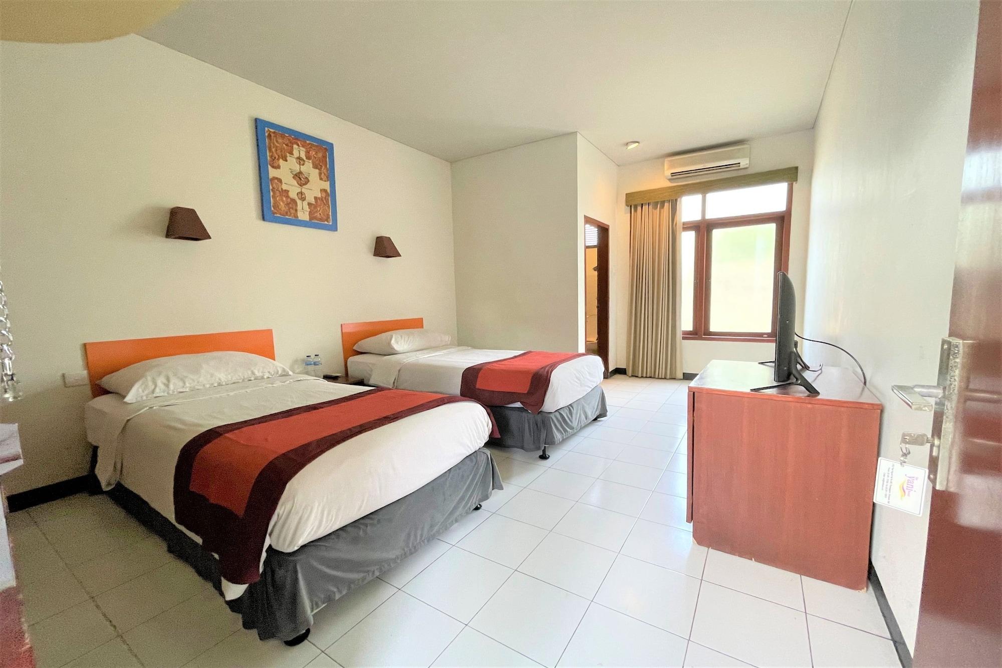 โฮเต็ล ยานี Hotel Pesanggaran ภายนอก รูปภาพ