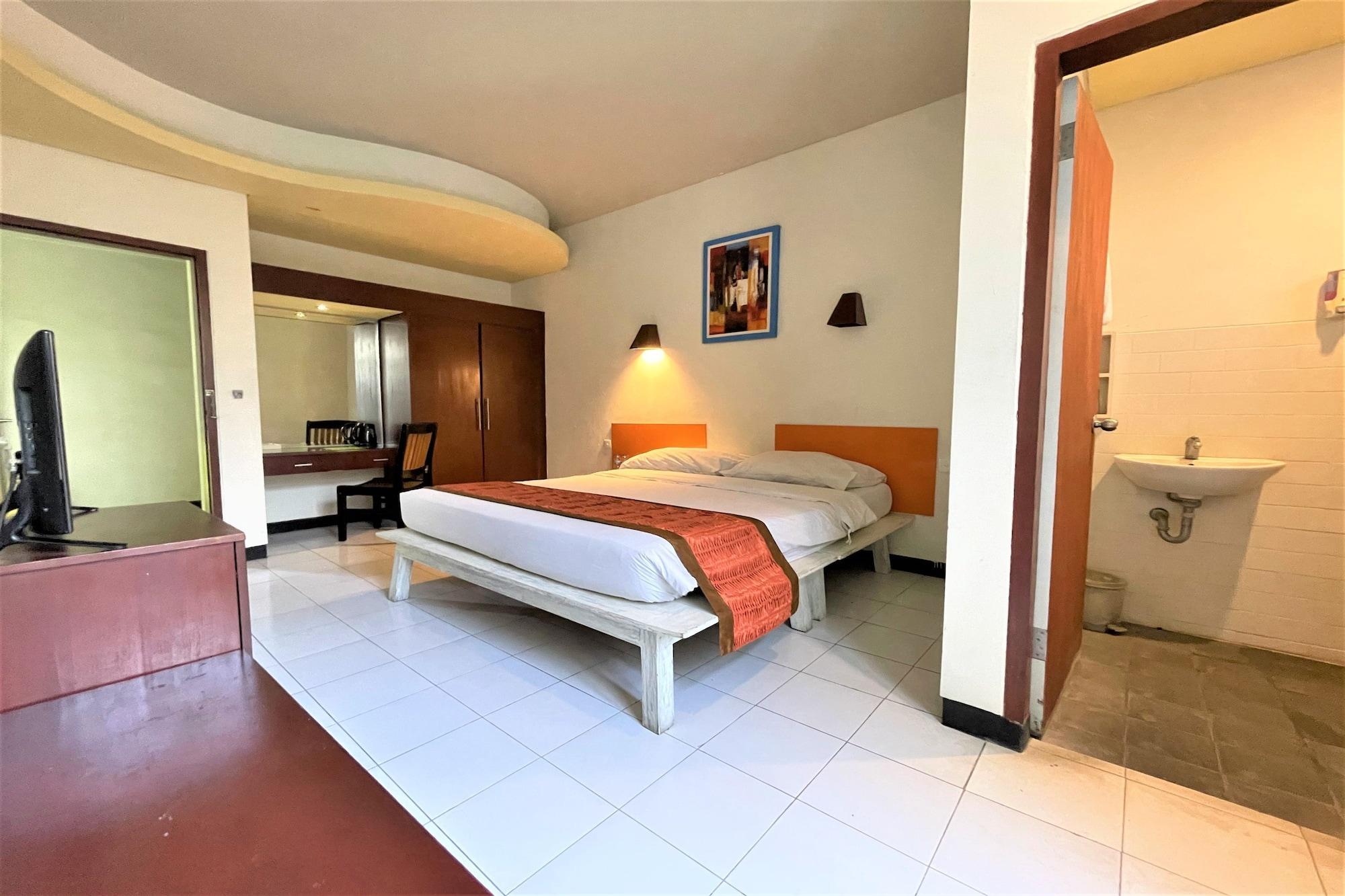 โฮเต็ล ยานี Hotel Pesanggaran ภายนอก รูปภาพ