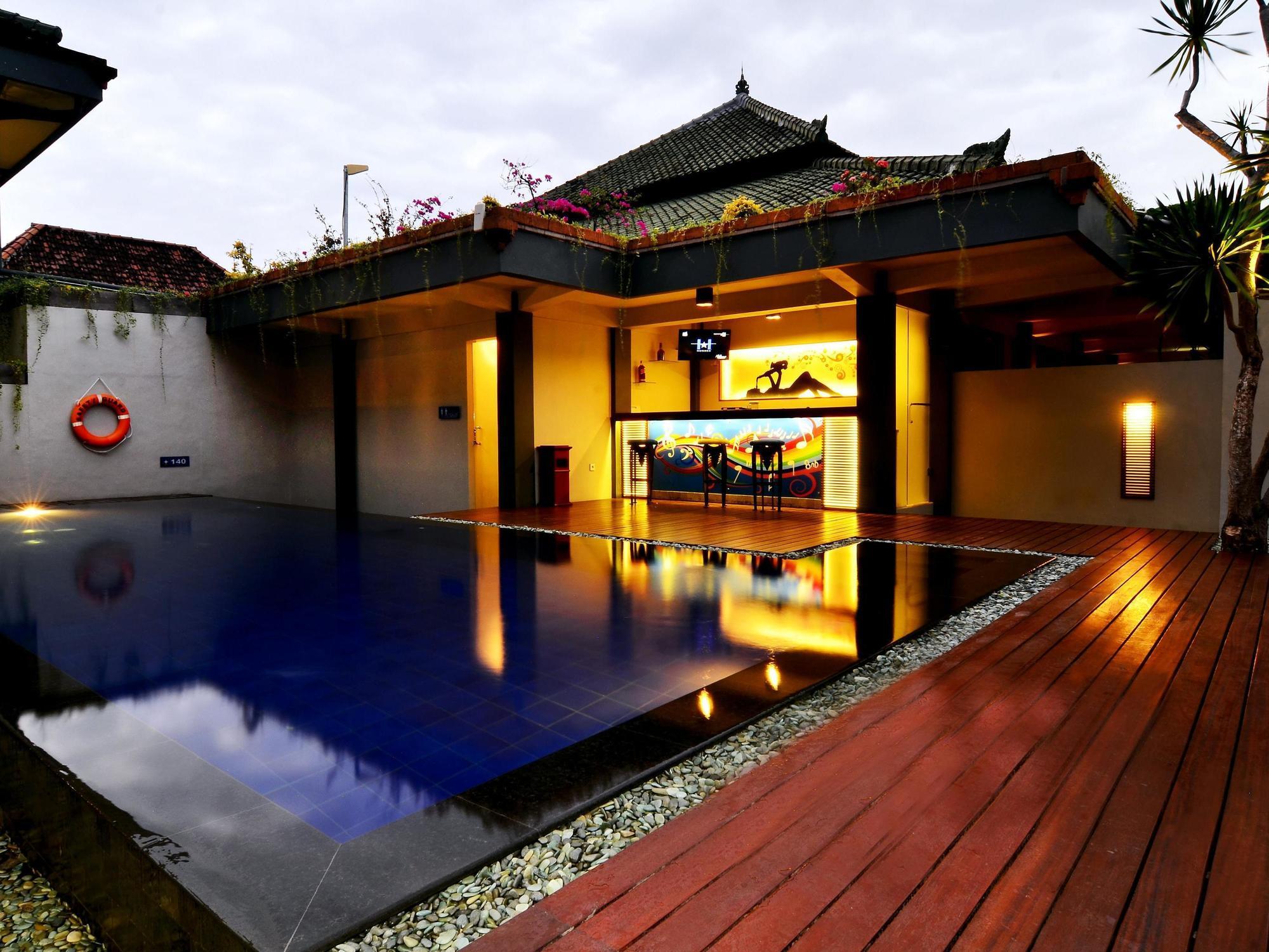 โฮเต็ล ยานี Hotel Pesanggaran ภายนอก รูปภาพ