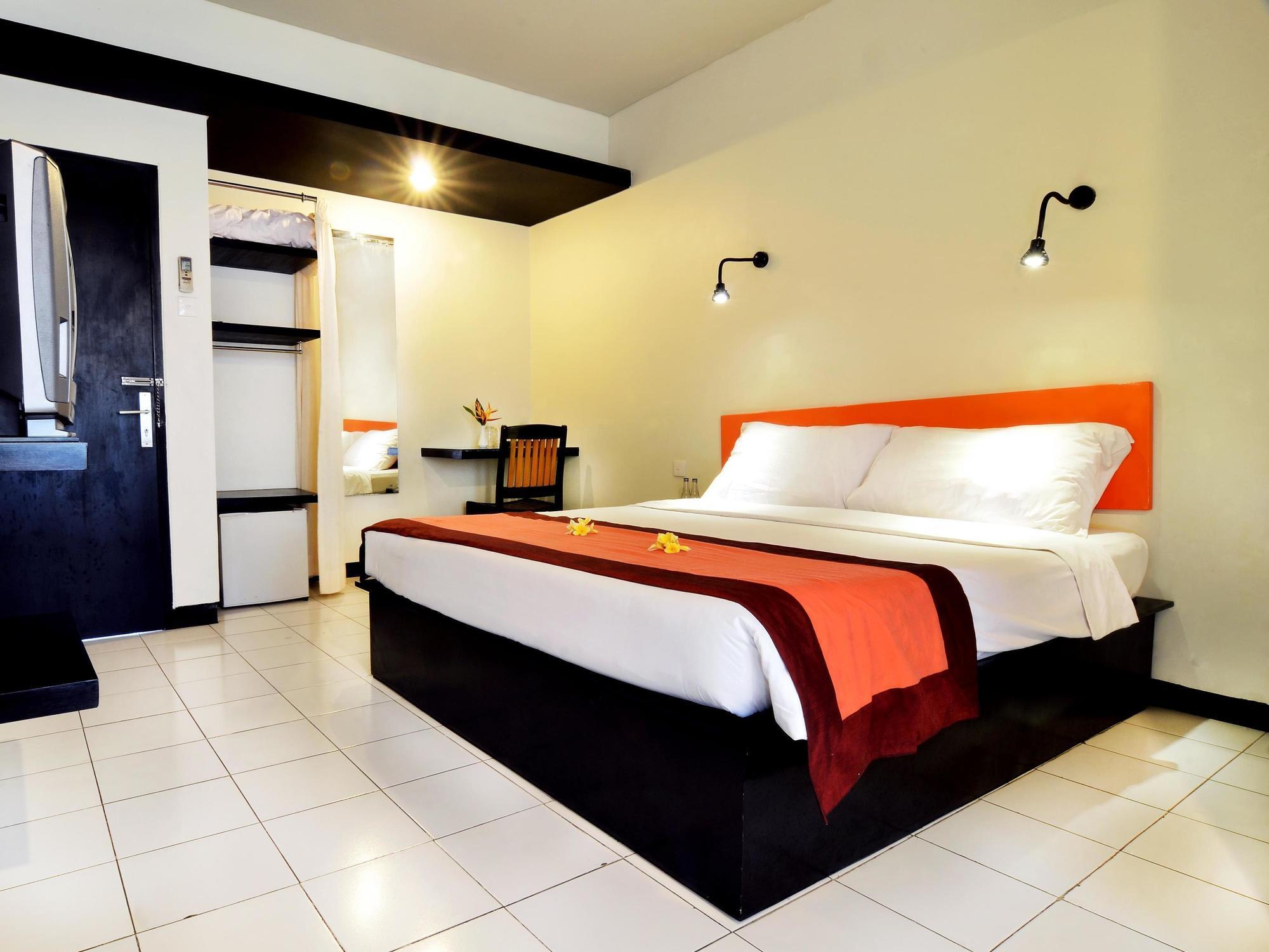 โฮเต็ล ยานี Hotel Pesanggaran ภายนอก รูปภาพ