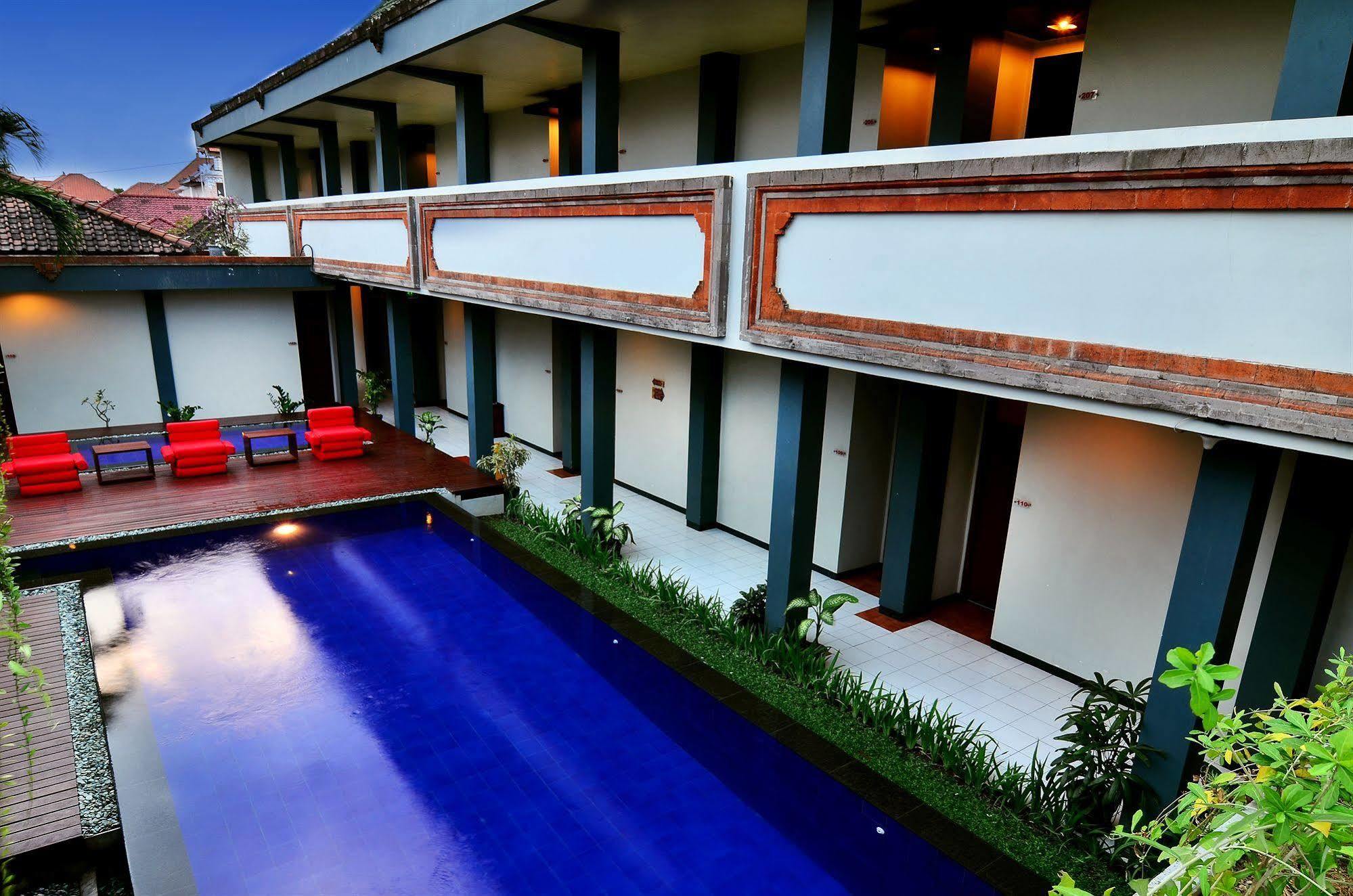 โฮเต็ล ยานี Hotel Pesanggaran ภายนอก รูปภาพ