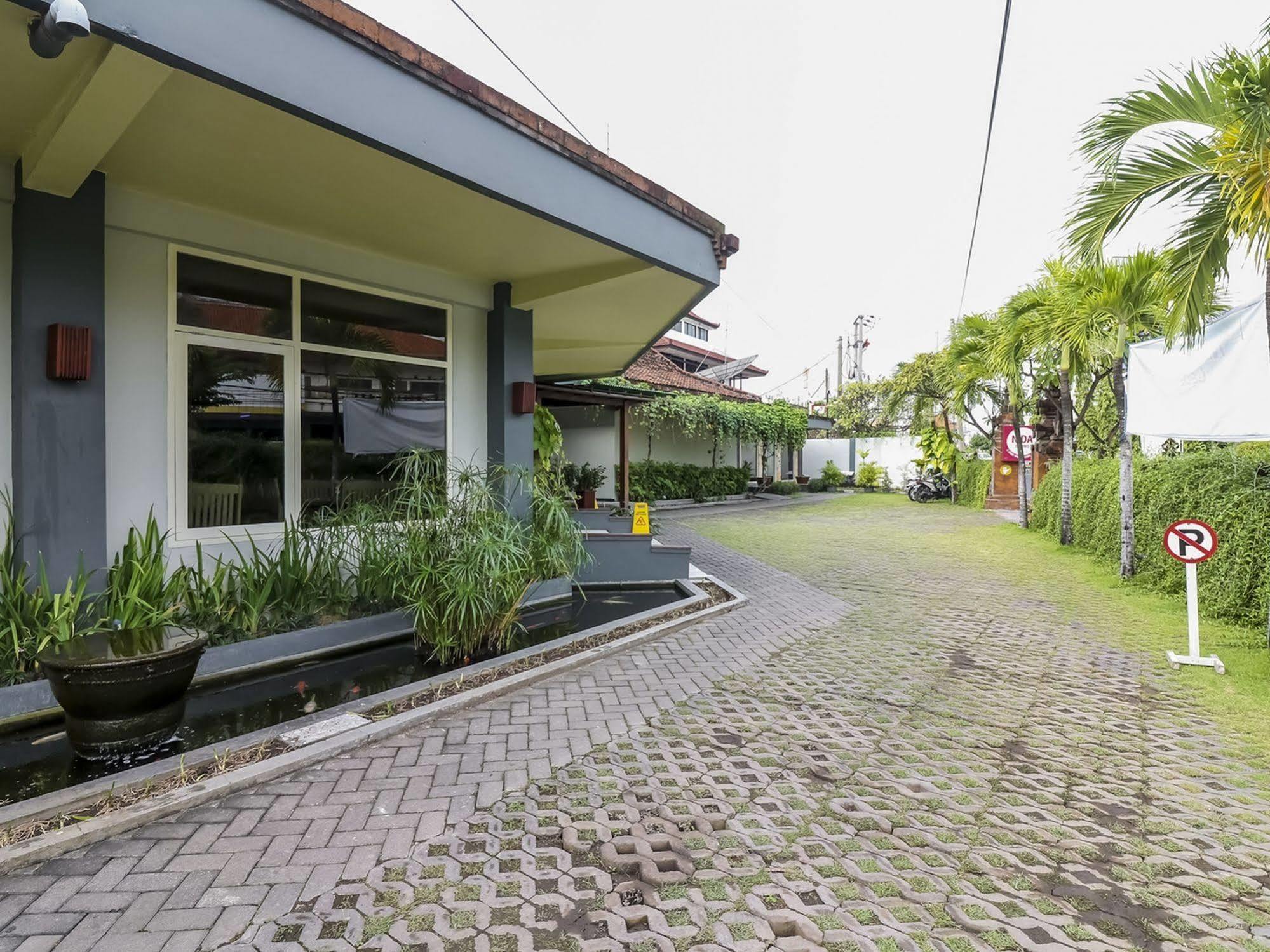 โฮเต็ล ยานี Hotel Pesanggaran ภายนอก รูปภาพ