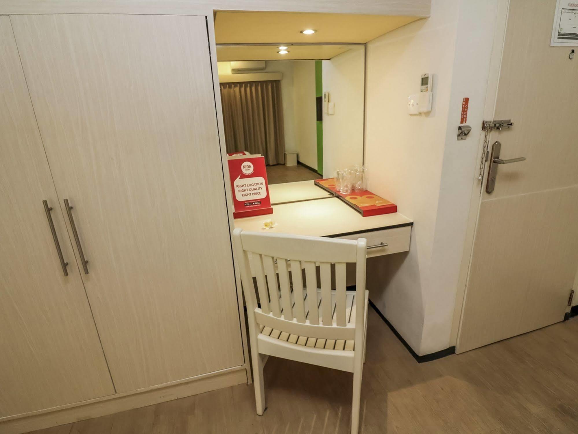 โฮเต็ล ยานี Hotel Pesanggaran ภายนอก รูปภาพ