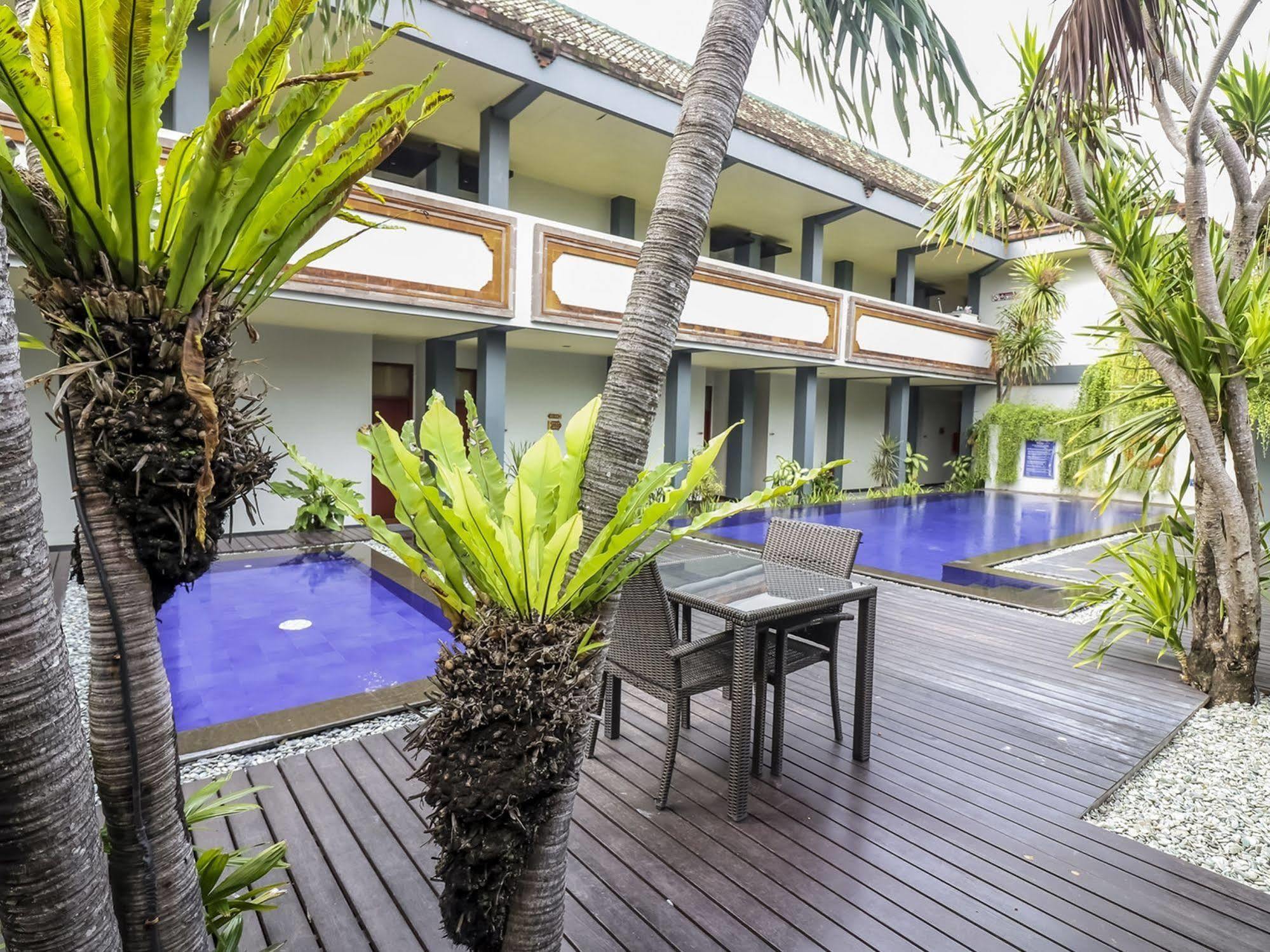โฮเต็ล ยานี Hotel Pesanggaran ภายนอก รูปภาพ