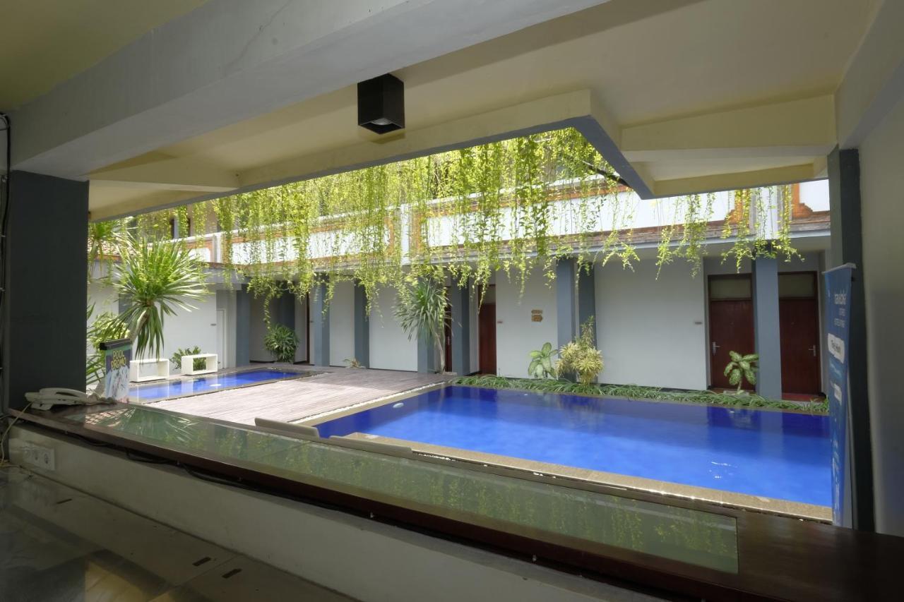 โฮเต็ล ยานี Hotel Pesanggaran ภายนอก รูปภาพ
